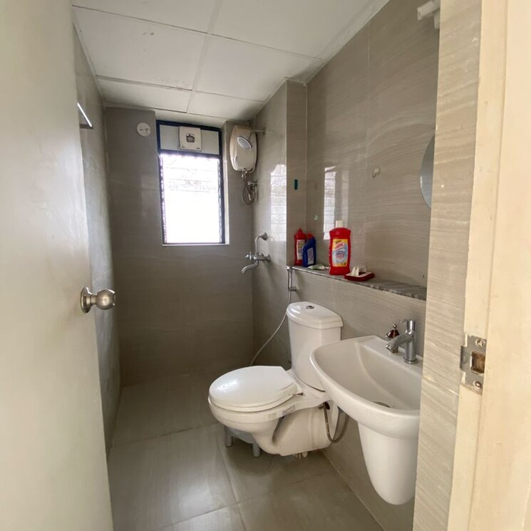 Bathroom, runwal-gardens-phase-i 3 Bedroom 908 Sq.Ft. Apartment In Bhadra Nagar Thane 9842655