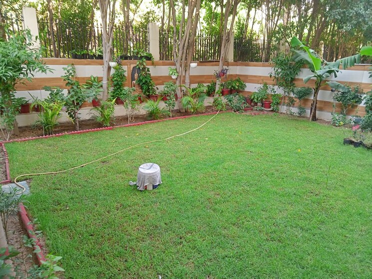 Garden, ss-almeria 3.5 Bedroom 2000 Sq.Ft. Apartment In Sector 84 Gurgaon 9842744