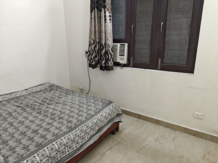 Balcony, dayanand colony 2 Bedroom 300 Sq.Mt. Apartment In Dayanand Colony Delhi 9842760