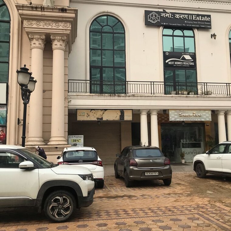  Parking, omaxe-world-street Commercial Showroom 650 Sq.Ft. In Sector 79 Faridabad 9842809