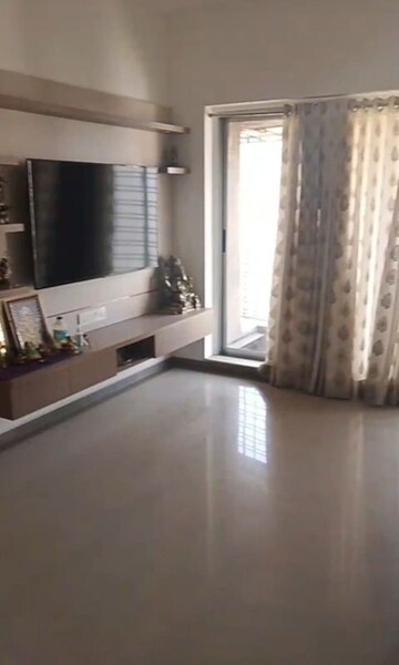 Living Room in 3 BHK Apartment at Kalpataru Hills, Manpada – for Rent