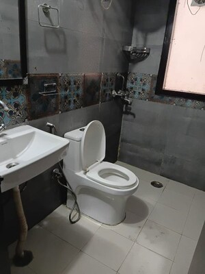 Master Bedroom in 1 BHK Builder Floor at DLF City Phase IV, Dlf Phase iv – for Rent