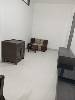 Master Bedroom in 1 BHK Builder Floor at DLF City Phase IV, Dlf Phase iv – for Rent