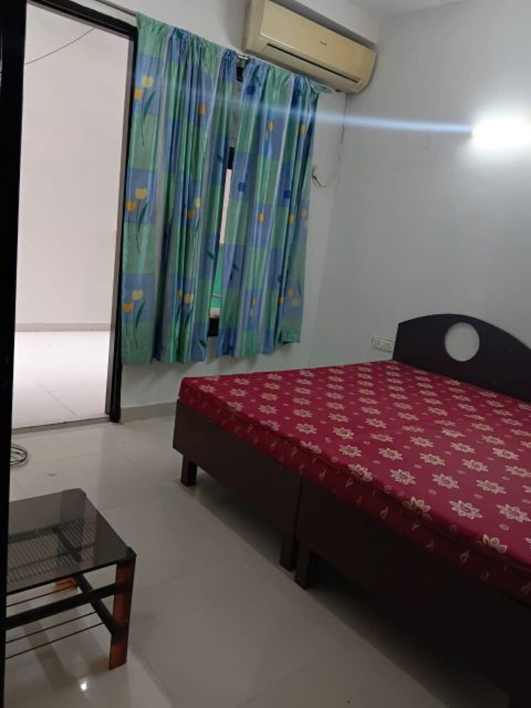 Bedroom, dlf-city-phase-iv 1 Bedroom 600 Sq.Ft. Builder Floor In Dlf Phase iv Gurgaon 9842879