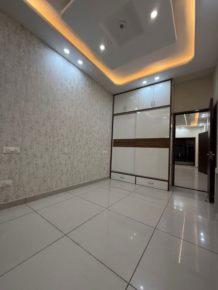 Room, sector 124 3 Bedroom 110 Sq.Yd. Independent House In Sector 124 Mohali 9843000