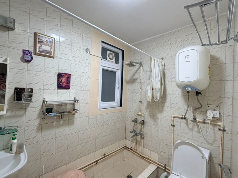 Bathroom, malviya nagar 3 Bedroom 1350 Sq.Ft. Builder Floor In Malviya Nagar Delhi 9843038