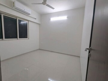 Room in 1 BHK Apartment at Omkar Signet, Malad East – for Rent