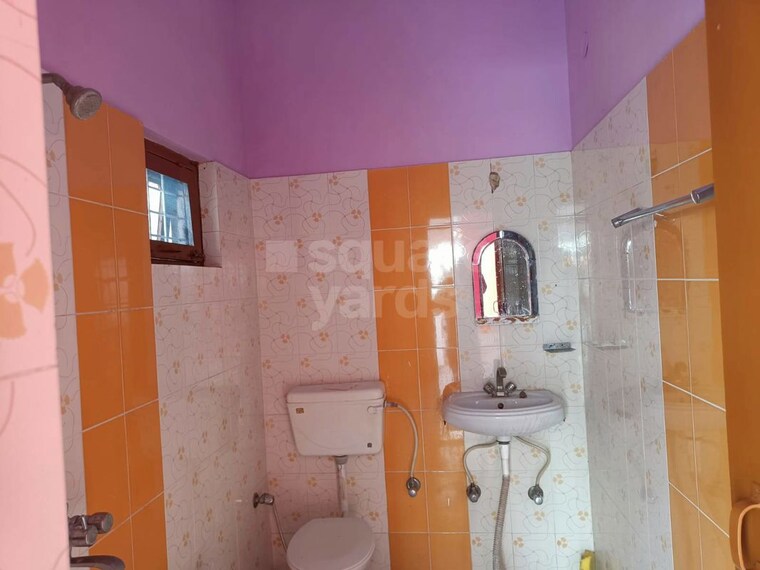 Bathroom, shimla bypass road 4 Bedroom 285 Sq.Yd. Independent House In Shimla Bypass Road Dehradun 9843075