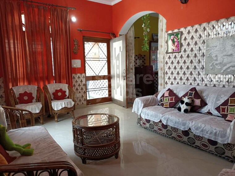 Living Room, shimla bypass road 4 Bedroom 285 Sq.Yd. Independent House In Shimla Bypass Road Dehradun 9843075