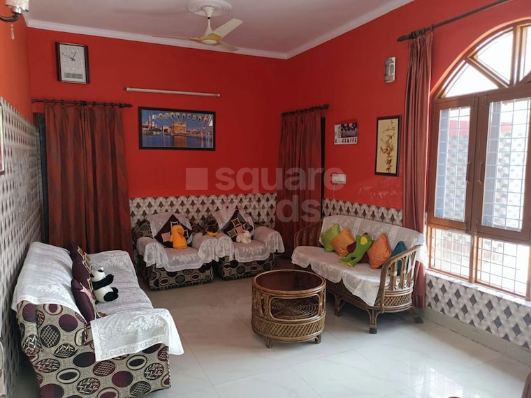 Living Room, shimla bypass road 4 Bedroom 288 Sq.Yd. Independent House In Shimla Bypass Road Dehradun 9843077