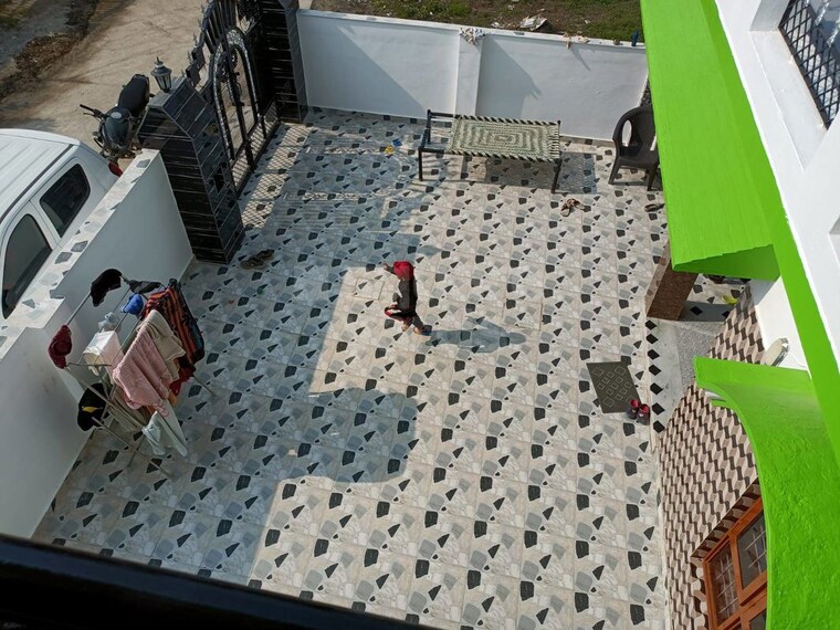 Terrace, shimla bypass road 4 Bedroom 293 Sq.Yd. Independent House In Shimla Bypass Road Dehradun 9843080