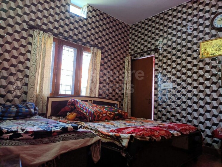 Bedroom, shimla bypass road 4 Bedroom 294 Sq.Yd. Independent House In Shimla Bypass Road Dehradun 9843081