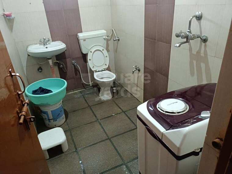 Attached Bathroom, shimla bypass road 4 Bedroom 297 Sq.Yd. Independent House In Shimla Bypass Road Dehradun 9843083