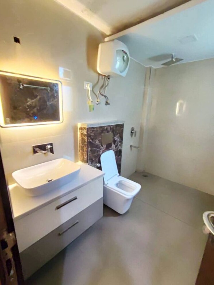 Bathroom, saket 3 Bedroom 1500 Sq.Ft. Builder Floor In Saket Delhi 9843204