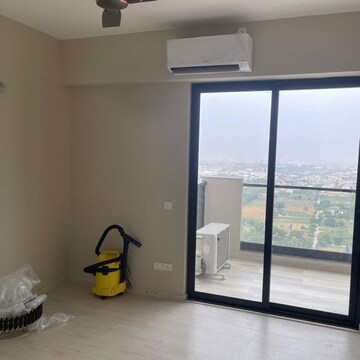 Room in 2 BHK Apartment at AIPL Zen Residences, Sector 70a – for Rent