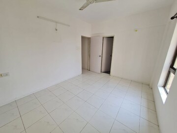 Room in 2.5 BHK Apartment at Lunkad Goldcoast, Viman Nagar – for Rent