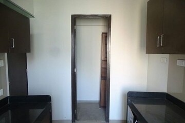 Room in 3 BHK Apartment at Lodha Aurum Grande, Kanjurmarg East – for Rent