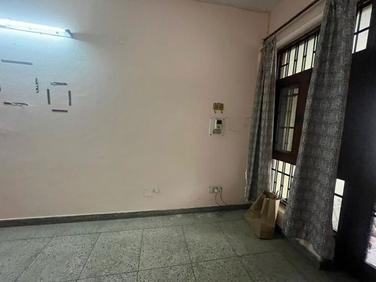 Room, tarang-orchid 1 Bedroom 900 Sq.Ft. Independent House In Sector 28 Faridabad 9843470