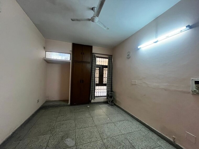 Room, tarang-orchid 1 Bedroom 900 Sq.Ft. Independent House In Sector 28 Faridabad 9843470