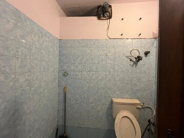 Bathroom in 1 BHK Independent House at Tarang Orchid, Sector 28 – for Rent
