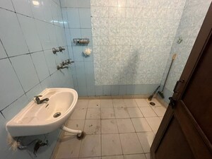 Bathroom in 1 BHK Independent House at Tarang Orchid, Sector 28 – for Rent