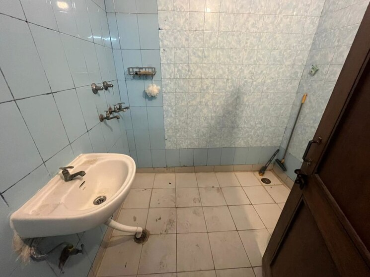 Bathroom, tarang-orchid 1 Bedroom 900 Sq.Ft. Independent House In Sector 28 Faridabad 9843470