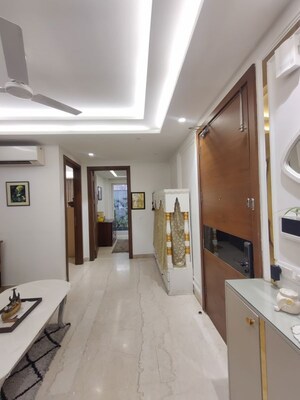 Building Lobby in 3 BHK Builder Floor at BPTP Green Oaks, Sector 70a – for Sale
