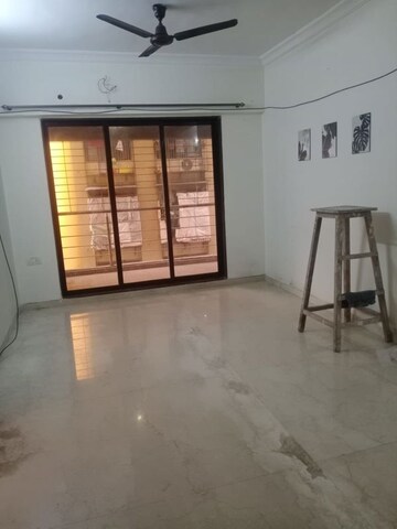 Room in 3 BHK Apartment at MM Spectra, Chembur – for Rent