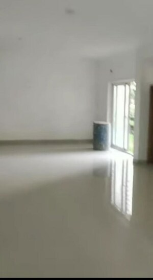 Room in 3 BHK Apartment at ATS Dolce, Zeta I Greater Noida – for Sale