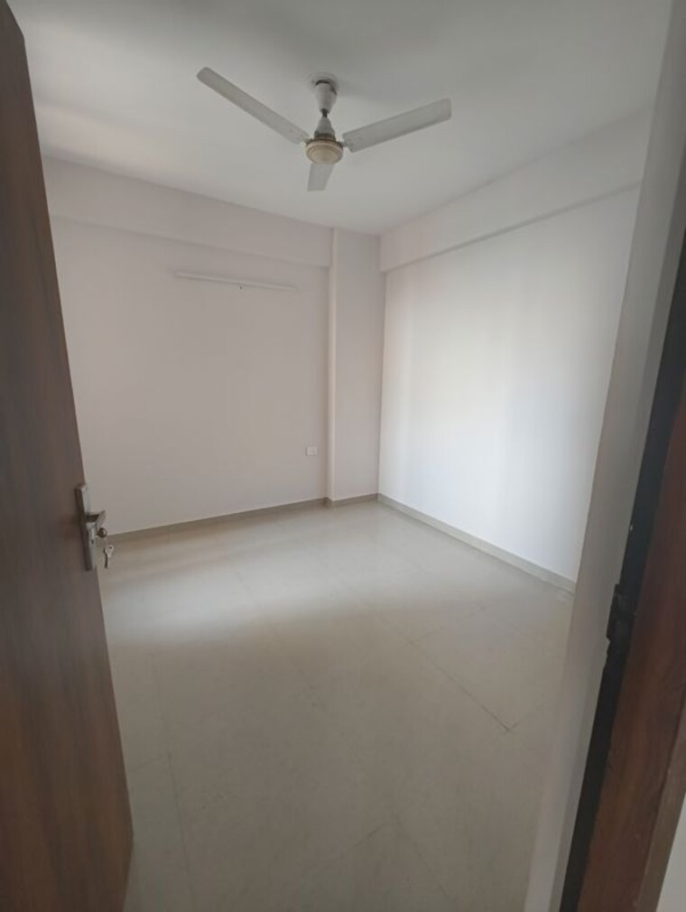 Room, shree-vardhman-green-court 2 Bedroom 626 Sq.Ft. Apartment In Sector 90 Gurgaon 9843857