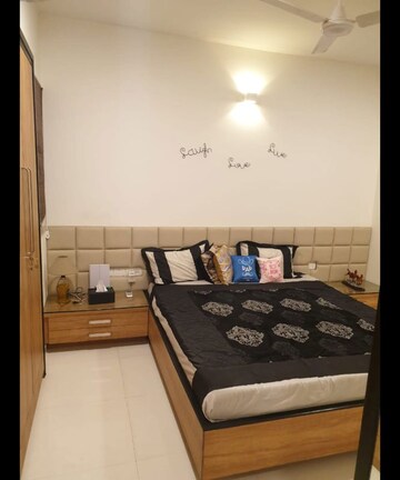 2 BHK Apartment For Rent in Vedant Commercial Complex, Vartak Nagar