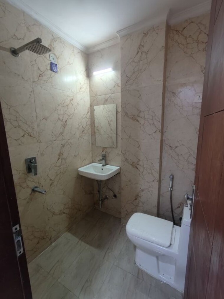Bathroom, saket 2 Bedroom 850 Sq.Ft. Builder Floor In Saket Delhi 9844122