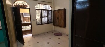 Room in 2 BHK Apartment at Paschim Vihar – for Rent