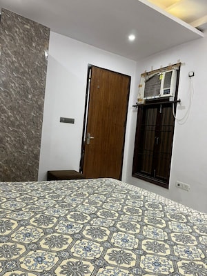 1 BHK Builder Floor For Rent in Saket