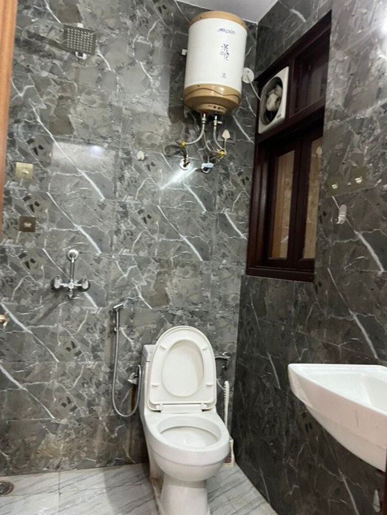 Bathroom, saket 1 Bedroom 450 Sq.Ft. Builder Floor In Saket Delhi 9844126