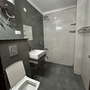 Team Area in 3 BHK Builder Floor at Sushant Lok 3, Sector 57 – for Sale