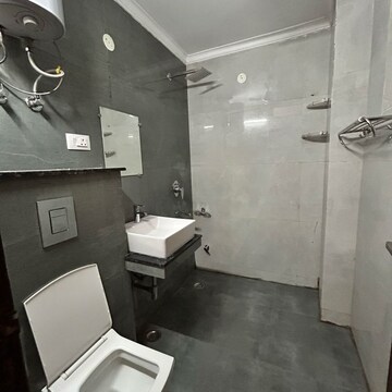 Team Area in 3 BHK Builder Floor at Sushant Lok 3, Sector 57 – for Sale