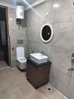 Bathroom in 1 BHK Builder Floor at Queens Plaza, Sector 43 – for Rent