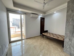 Room in 2 BHK Builder Floor at Saket – for Rent