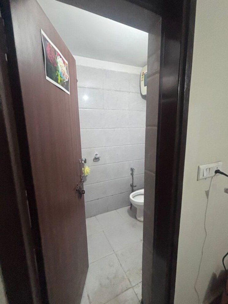 Bathroom, gupta-awas 1 Bedroom 755 Sq.Ft. Builder Floor In Sector 43 Gurgaon 9844458