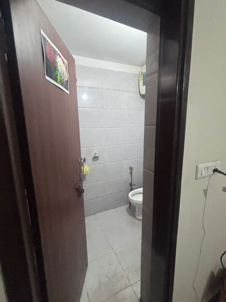 Bathroom, gupta-awas 1 Bedroom 755 Sq.Ft. Builder Floor In Sector 43 Gurgaon 9844458
