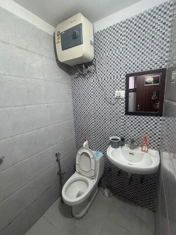 Bathroom in 1 BHK Builder Floor at Gupta Awas, Sector 43 – for Rent