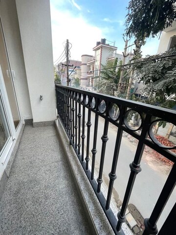 Balcony in 1 BHK Builder Floor at Sector 38 – for Rent