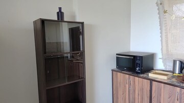 Furnished Amenities in 3 BHK Apartment at Dona Paula – for Rent