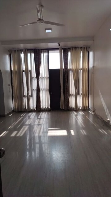 Room in 3 BHK Builder Floor at Hauz Khas – for Rent