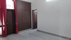 Room in 3 BHK Builder Floor at Hauz Khas – for Rent
