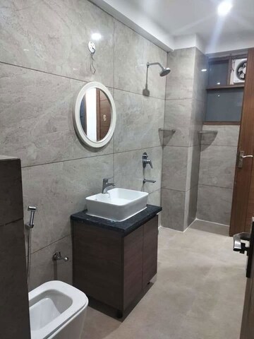 Bathroom in 1 BHK Builder Floor at Royal Homez, Sector 43 – for Rent