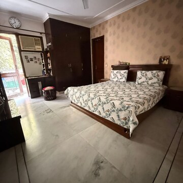 Room in 3 BHK Apartment at Jangpura – for Rent