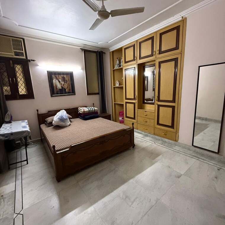 Room, jangpura 3 Bedroom 200 Sq.Ft. Apartment In Jangpura Delhi 9844760