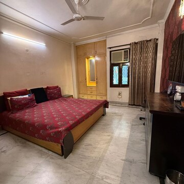 Room in 3 BHK Apartment at Jangpura – for Rent